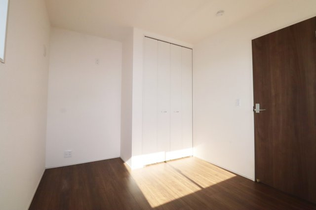 須賀川市森宿字安積田　　　　1号棟　　　西袋第1小学校、西袋中学区　の洋室|※同社施工例