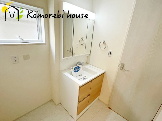 上尾市小敷谷　第2　新築一戸建て　リーブルガーデン　02の独立洗面台|独立洗面化粧台が付いています