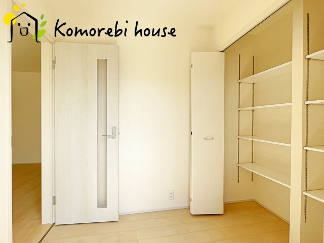 上尾市小敷谷　第2　新築一戸建て　リーブルガーデン　02の玄関|落ち着いた玄関です