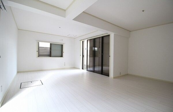 梅森坂借家の居間・リビング