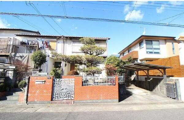 梅森坂借家のエントランス