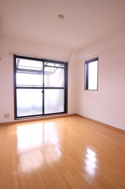 ヴィーナスブリッジ垂水弐番館の居間・リビング