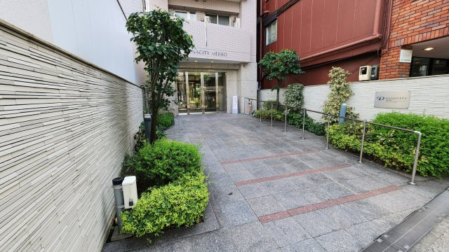 ダイナシティ目白のエントランス