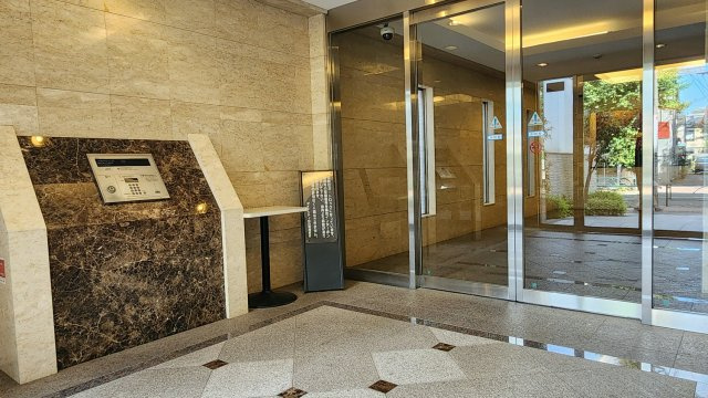 ダイナシティ目白のエントランス|風除室
