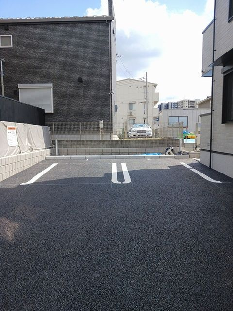 ソルス・おおたかの駐車場
