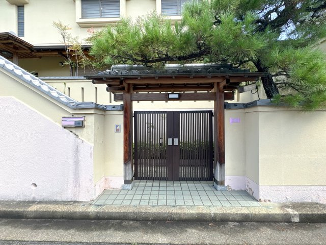 小明町春日戸建てのエントランス