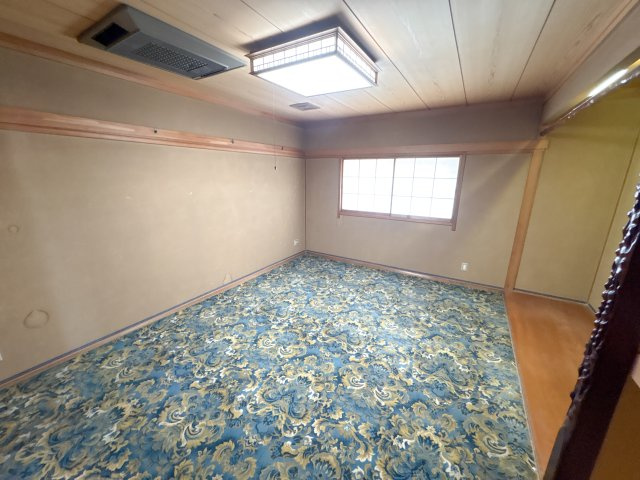 小明町春日戸建ての洋室