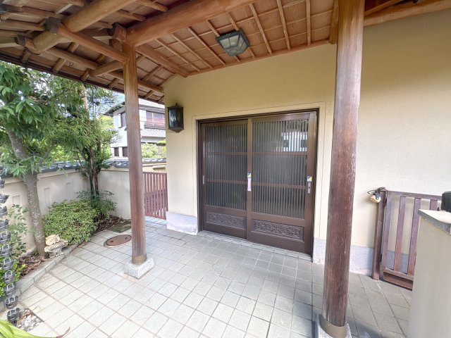 小明町春日戸建てのエントランス