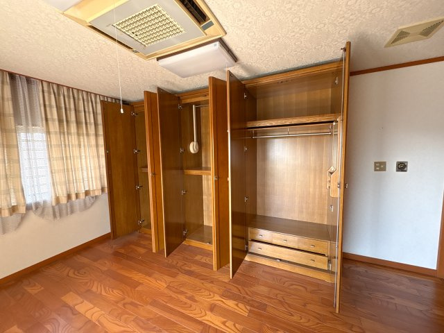 小明町春日戸建ての収納