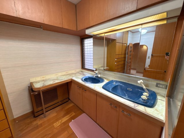 小明町春日戸建ての洗面所