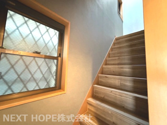 【内装】 | 尼崎市琴浦町中古戸建 | 2階への階段です♪