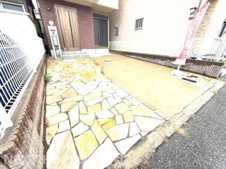 【駐車場】 | 尼崎市琴浦町中古戸建 | 玄関前は駐車スペースです♪並列2台可能です！１