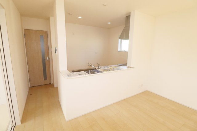 須賀川市森宿字安積田　　　　2号棟　　　西袋第1小学校、西袋中学区　のキッチン