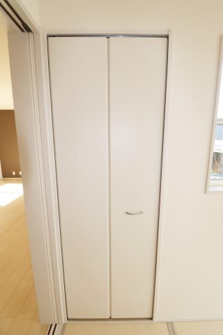 須賀川市森宿字安積田　　　　2号棟　　　西袋第1小学校、西袋中学区　の居間・リビング|※同社施工例