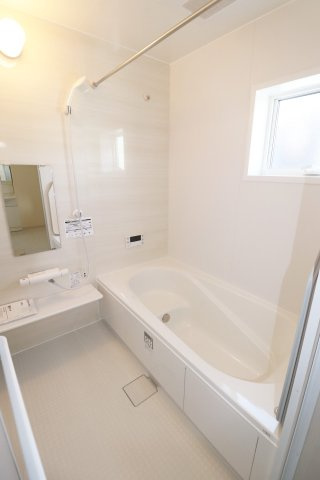 須賀川市森宿字安積田　　　　2号棟　　　西袋第1小学校、西袋中学区　の玄関