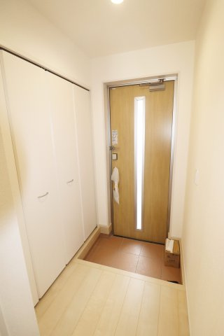 須賀川市森宿字安積田　　　　2号棟　　　西袋第1小学校、西袋中学区　の玄関|※同社施工例