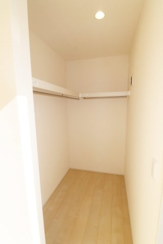 須賀川市森宿字安積田　　　　2号棟　　　西袋第1小学校、西袋中学区　の洋室