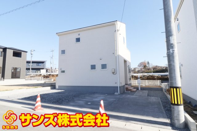 須賀川市森宿字安積田　　　　2号棟　　　西袋第1小学校、西袋中学区　の外観|西側から見た駐車場を含む外観♪