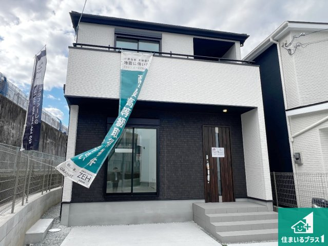 柏原市国分東条町　新築一戸建てのトイレ|シンプルなトイレは落ち着く空間！お手入れも簡単です！