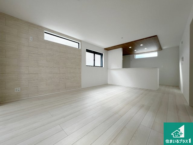 柏原市国分東条町　新築一戸建ての前面道路含む現地写真|周辺は落ち着いた街並みの住宅地！子育てがしやすい住環境です！まだ未完成ですが、現地でしかわからない事もございます。是非一度ご覧ください。