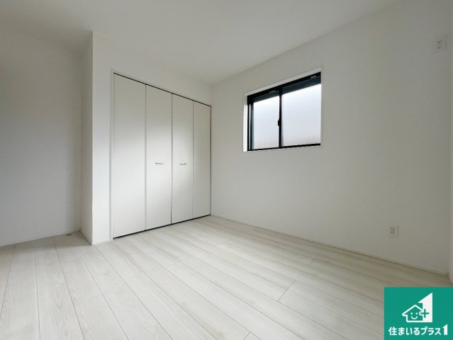 柏原市国分東条町　新築一戸建ての外観|周辺は落ち着いた街並みの住宅地！子育てがしやすい住環境です！まだ未完成ですが、現地でしかわからない事もございます。是非一度ご覧ください。