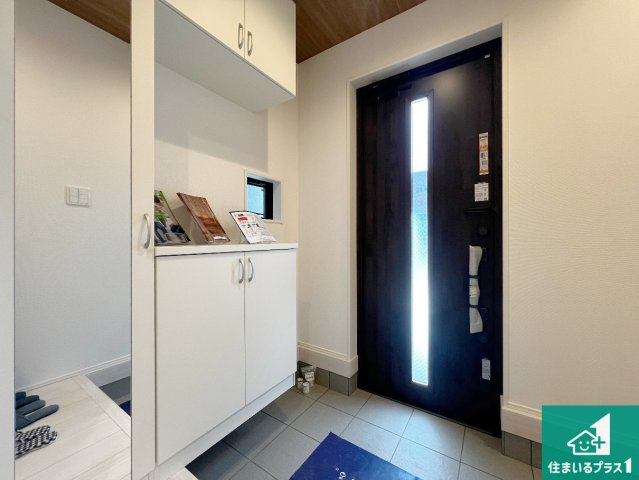 柏原市国分東条町　新築一戸建ての外観|周辺は落ち着いた街並みの住宅地！子育てがしやすい住環境です！まだ未完成ですが、現地でしかわからない事もございます。是非一度ご覧ください。