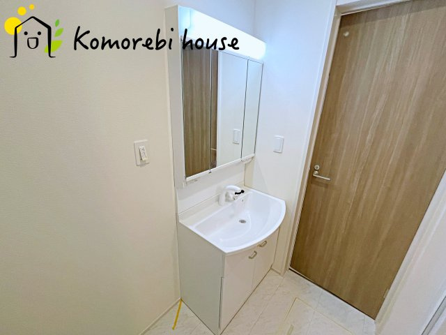 第8上尾二ツ宮　新築一戸建て　Bの独立洗面台|独立洗面化粧台が付いています