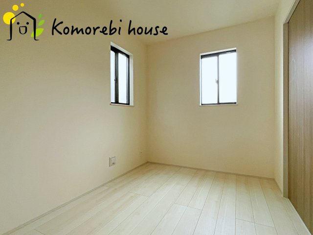 第8上尾二ツ宮　新築一戸建て　Bの子供部屋|自然光が心地よく入る子ども部屋は、学習・遊び・睡眠をしっかり支える快適環境。シンプル設計でレイアウトも変えやすく、成長に合わせて長く使える利便性の高い一室です。