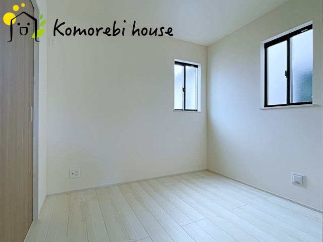 第8上尾二ツ宮　新築一戸建て　Bの洋室|最近の新築住宅は窓まわりの性能が大きく進化しています。複層ガラスに、樹脂とアルミを組み合わせた断熱性の高いハイブリッドサッシを採用。