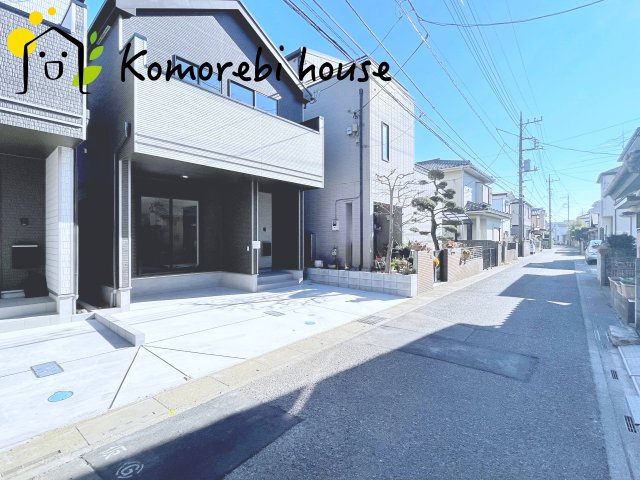 第8上尾二ツ宮　新築一戸建て　Bの前面道路含む現地写真|前面道路は決して広くないものの、交通量が少なく安心。落ち着いた住環境が、家族の日々の暮らしを支えます。																														