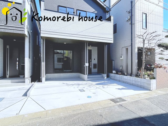 第8上尾二ツ宮　新築一戸建て　Bの駐車場|並列2台駐車が可能なゆとりあるスペース。来客時や将来車が増えても安心の使い勝手です。															