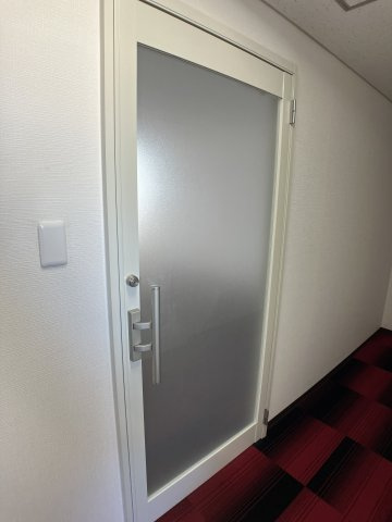 NYビルの玄関