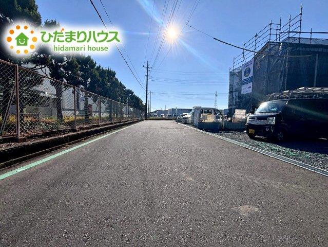 【前面道路含む現地写真】 | 小美玉市上玉里第2　新築戸建　1号棟 | 交通量が少なく、お車の運転が苦手な方でも安心です！