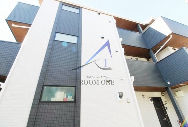 ＦＩＲＳＴ　ＴＥＲＲＡＣＥ