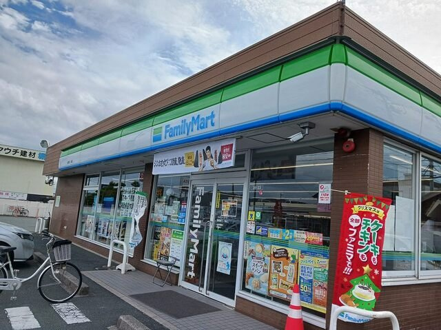 クオーレの周辺|ファミリーマートまで70m