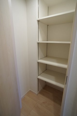 【収納】 | ミオカステーロ西小岩 | 東側洋室ウォークインクローゼット