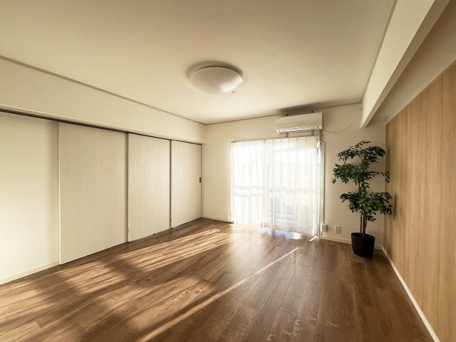 【寝室】 | 西原グリーンハイツ6号棟　(保谷店) | 南西に面しており明るく開放的な空間です。