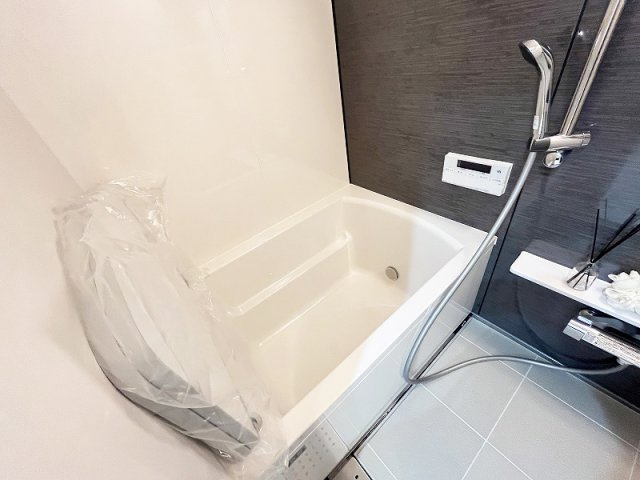 【浴室】 | 西原グリーンハイツ6号棟　(保谷店) | 1日の疲れを癒すバスルーム。浴室乾燥機が備わり、天候を気にせず洗濯物を干すことが可能です。