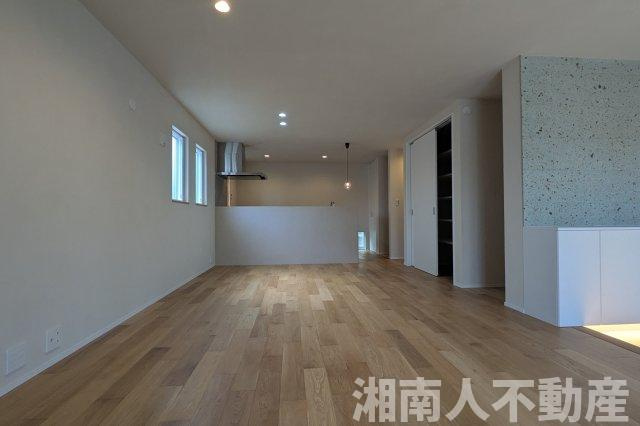 藤沢市辻堂東海岸３丁目２３－２新築戸建ての居間・リビング|使いやすいリビングです