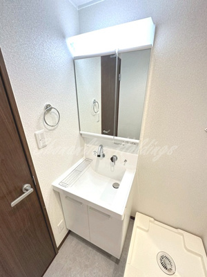 【洗面所】 | 横浜元町ガーデン光國 | シャワー付き洗面台♪