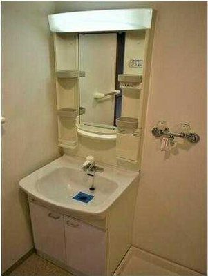 【独立洗面台】 | ルクレ川口イースト | 朝の支度にも助かる、独立の洗髪洗面化粧台