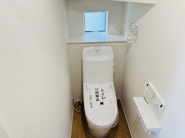 柏市酒井根２丁目新築戸建【酒井根小学校：7分】のトイレ|温水洗浄暖房便座つきトイレ