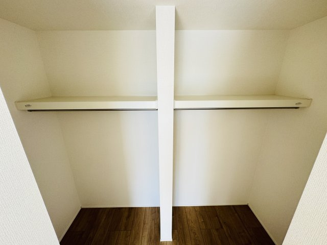 柏市酒井根２丁目新築戸建【酒井根小学校：7分】の収納|7.5帖寝室・ウォークインクローゼット