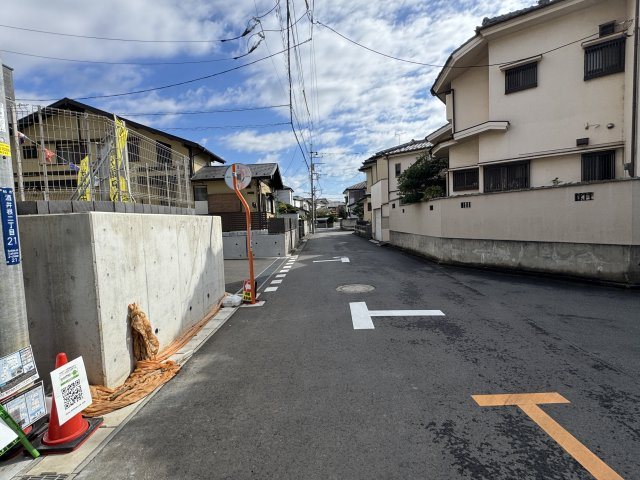 柏市酒井根２丁目新築戸建【酒井根小学校：7分】の前面道路含む現地写真|南側前面道路・幅員約5ｍ