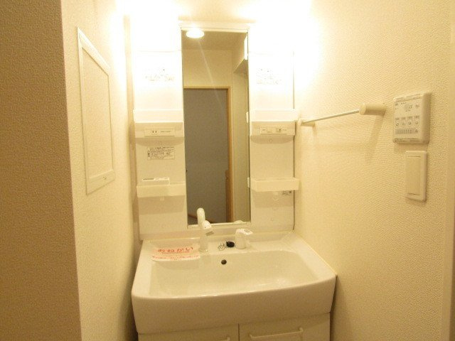 ハピネス瀬古東の洗面所|広い洗面スペース