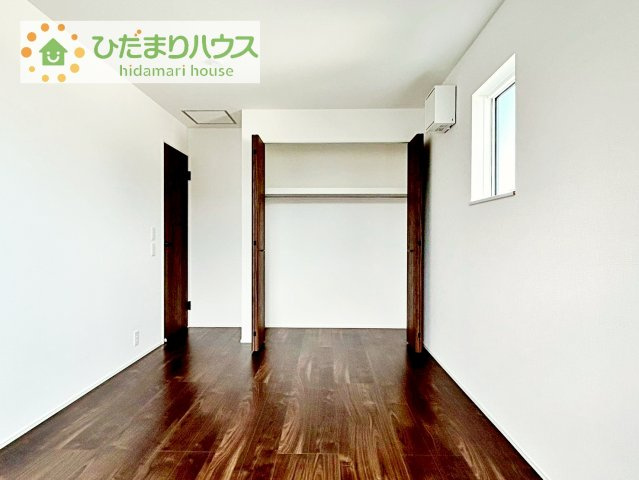 【収納】 | 取手市青柳第2期　新築戸建　2号棟 | 大容量のクローゼット！ハンガーパイプ付き。
洋服をかけて収納すれば、「何を持っているか」忘れることもありません！