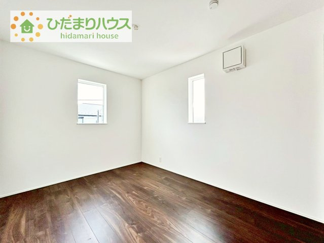 【洋室】 | 取手市青柳第2期　新築戸建　2号棟 | 窓が多く、明るい空間を演出してくれます(*^^*)