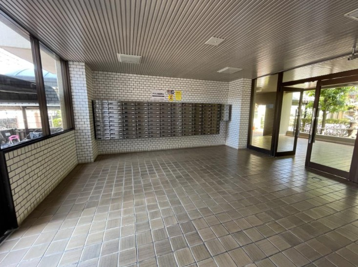 小松川グリーンハイツ一号棟のロビー