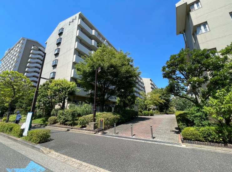 小松川グリーンハイツ一号棟の外観