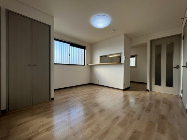 ハッピースリーヒルズの居間・リビング